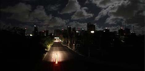 Avenida Agamenon Magalhães, no Recife, às escuras no apagão. Foto: Guga Matos/JC Imagem/NE10