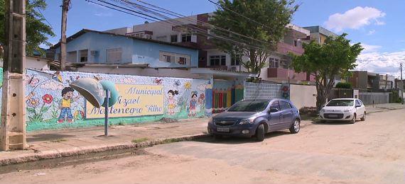 Rachaduras em escola de Olinda preocupam alunos e pais - TV Jornal