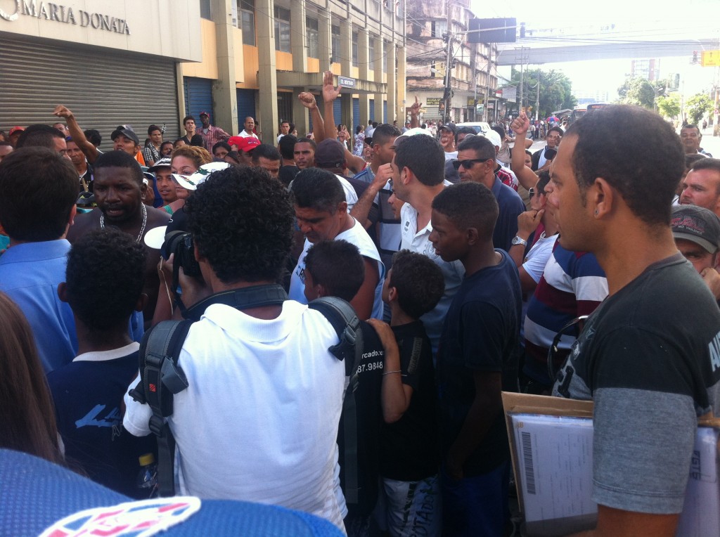 Protesto da quinta causou tumulto no centro do recife. Foto: Clarissa Siqueira/ Rádio JC News