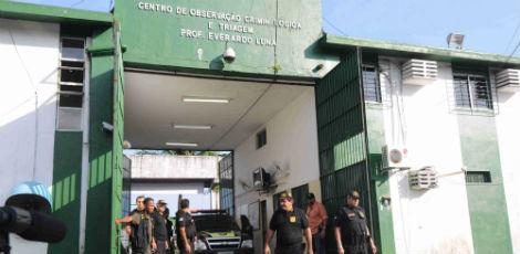 Os suspeitos foram encaminhados para o Cotel, em Abreu e Lima Foto: Guga Matos/JC Imagem