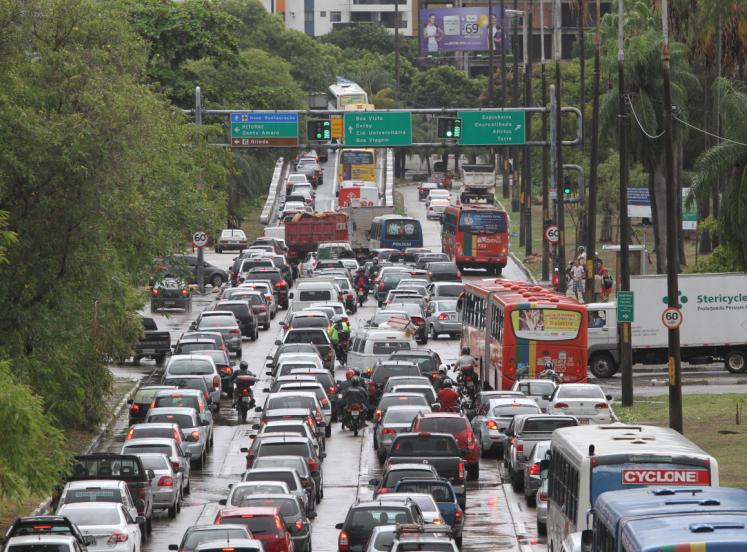 Pernambuco não é exclusivo quanto ao problema no trânsito. Foto: Guga Matos/JC Online