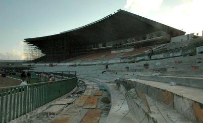 O Estádio Almeidão, em João Pessoa, está em reformas (Foto: Larissa Kelen/ Reprodução site vavel.com)