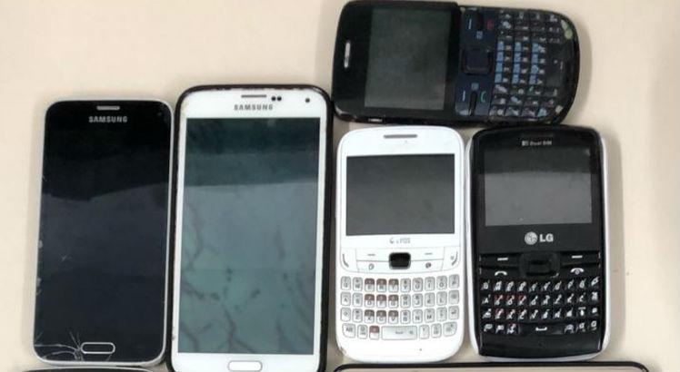 Com os assaltantes foram encontrados 19 celulares